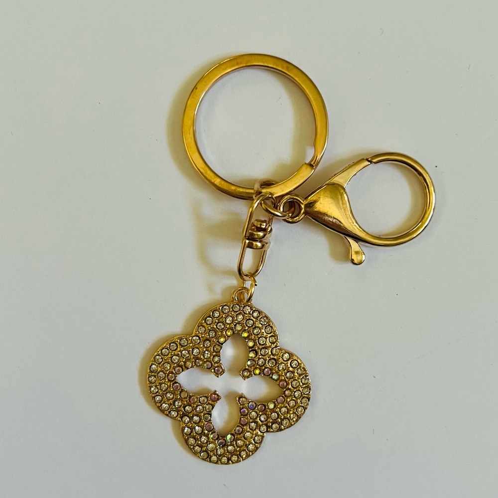 NEW Gold Tone Clover Keychain/Bag Charm Accessory ✨
